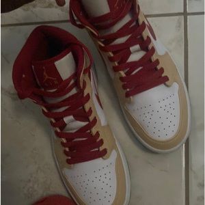 Air Jordan 1 Mid ‘light Curry